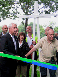 IG Erkrath: Mahnstätte Max-Planck-Str. / Landrat Thomas Hendele (l.) Wolfgang Cüppers (r.)